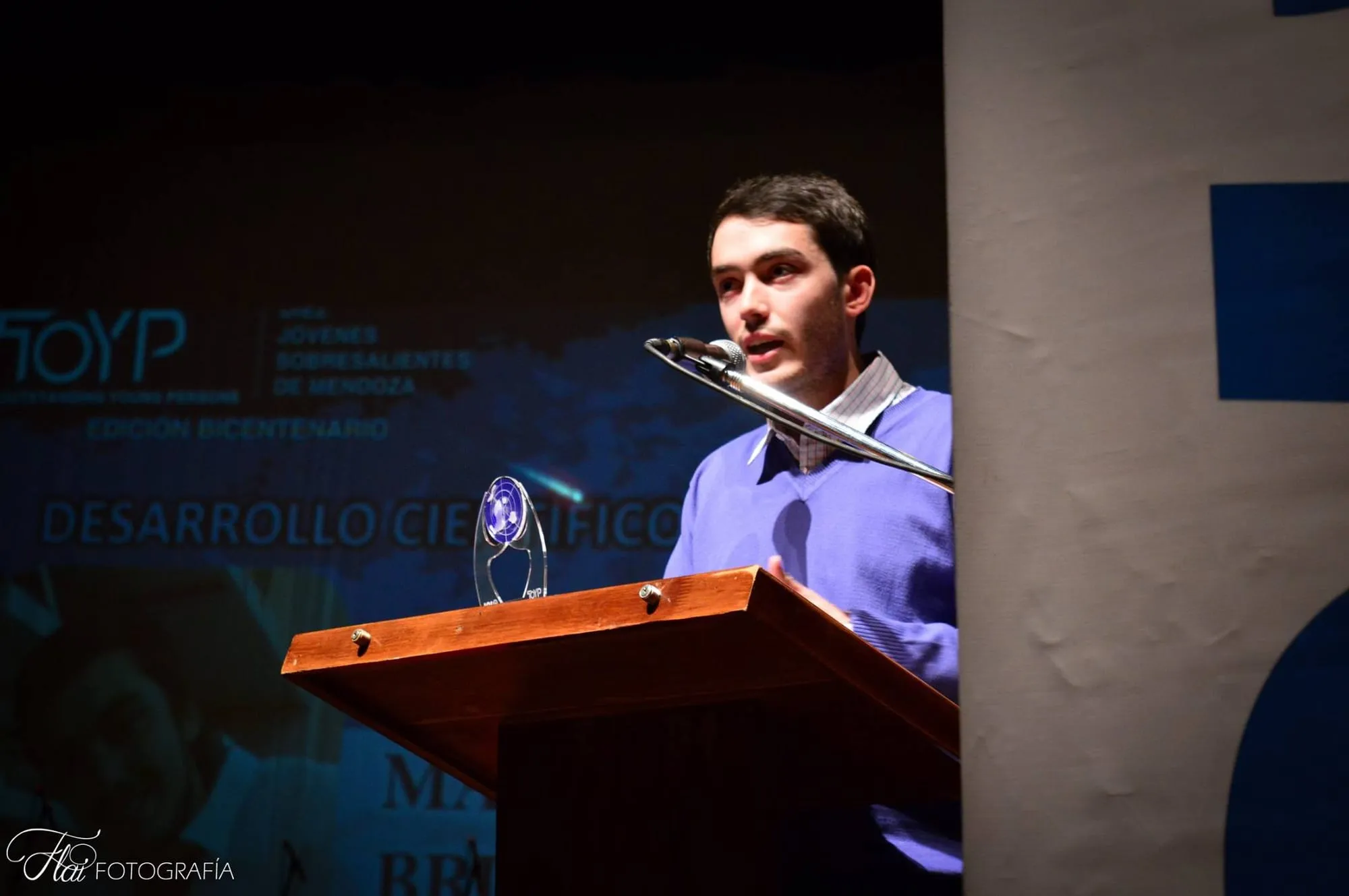 Marcos Bruno receives the Ten Outstanding Young Persons award in Mendoza