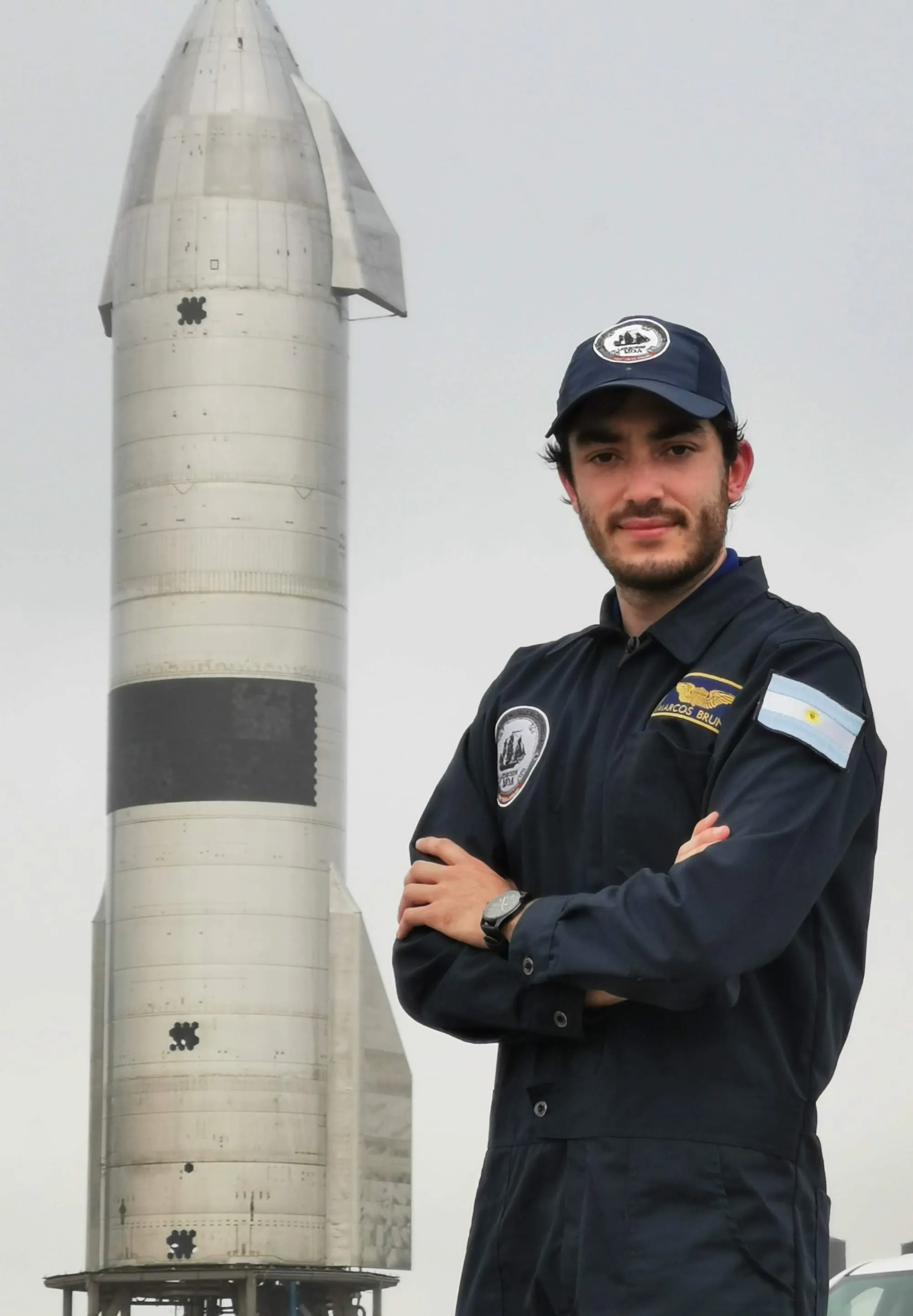 Marcos Bruno in front of a SpaceX Starship rocket in Boca Chica, Texas
