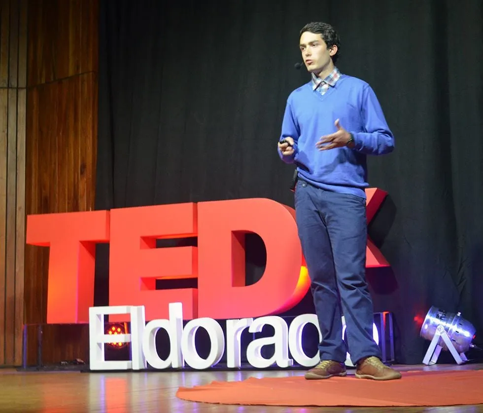 Marcos Bruno speaking on the TEDxEldorado stage